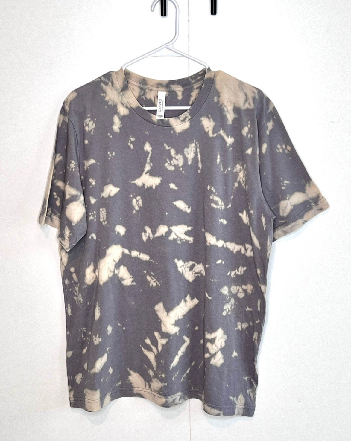 Light gray and white reverse tie dyed X- Large unisex t- shirt