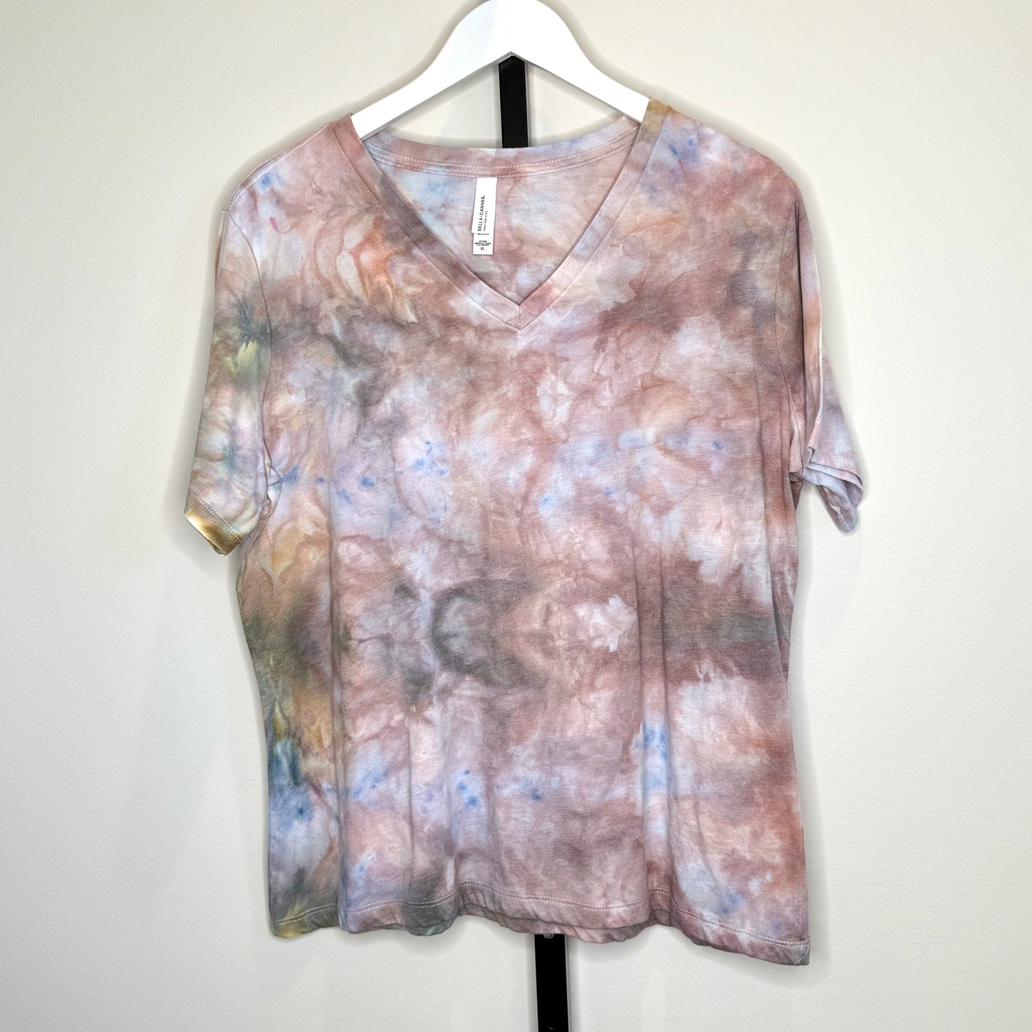 camel storm ice dyed v-neck t shirt x-large