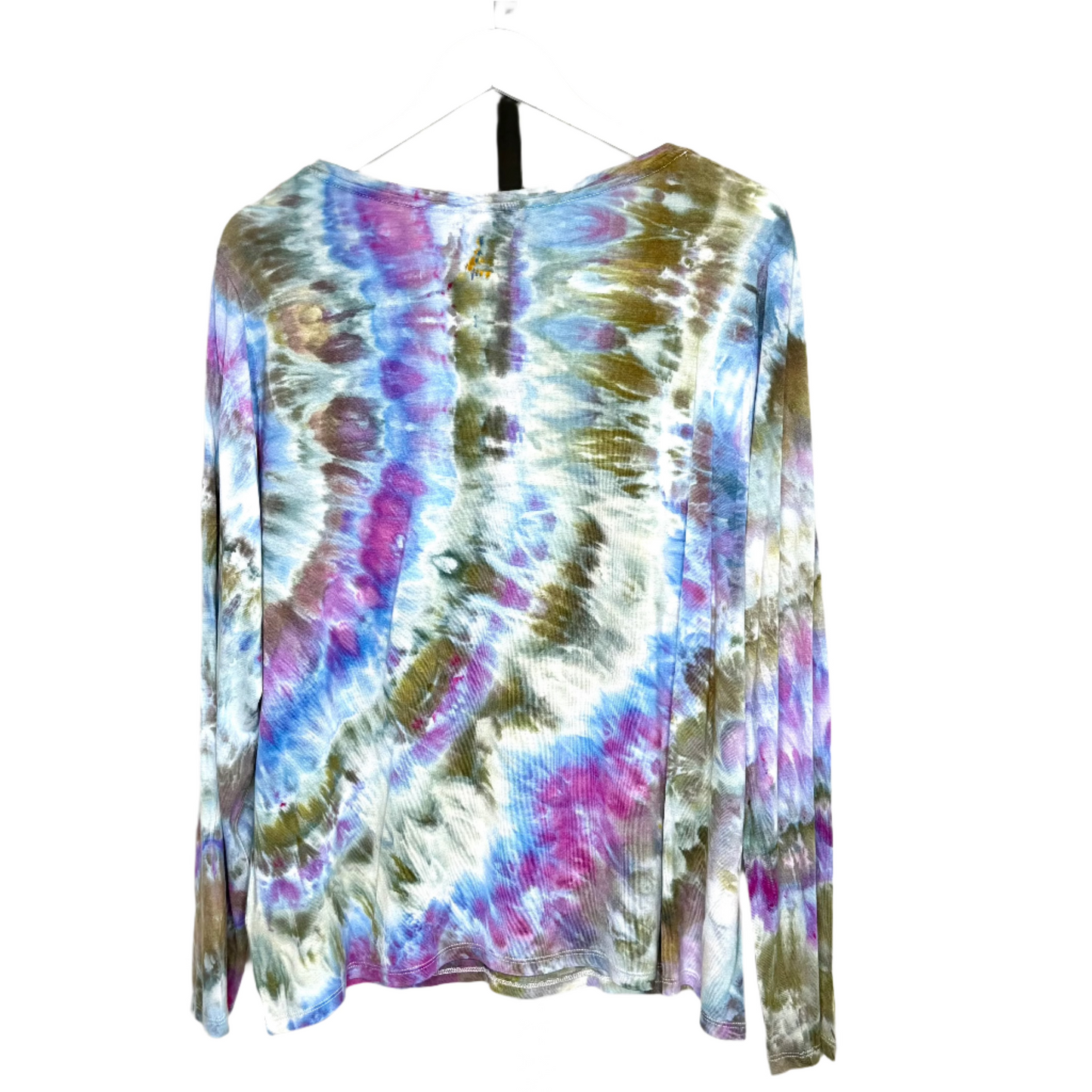 Lavender and green ice dyed long sleeve v- neck shirt. X-large