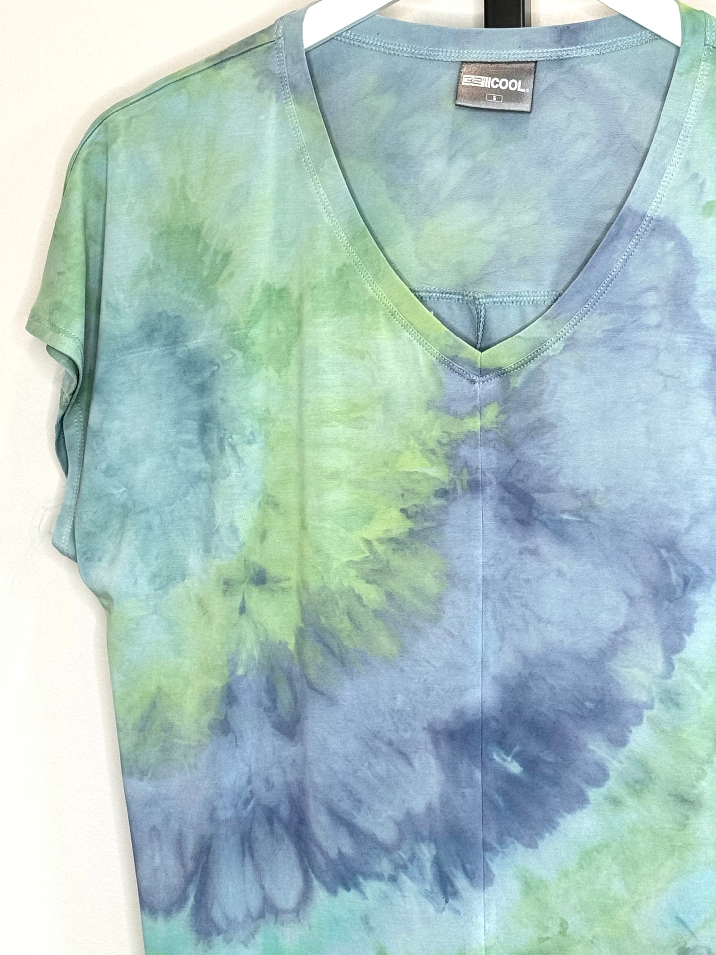 Tranquil Tide modal ice dyed geode v-neck t shirts x-large
