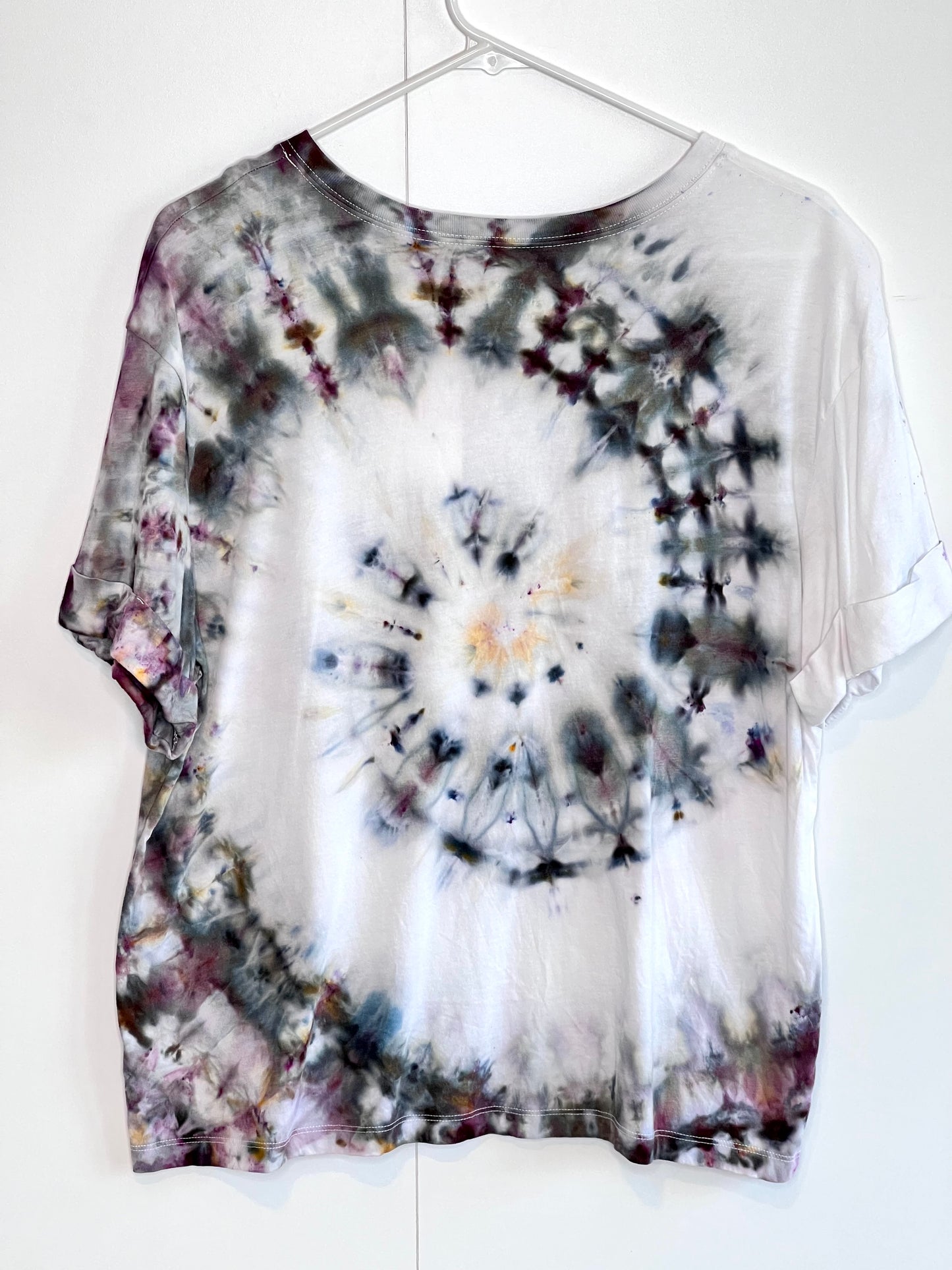 Black cherry spiral tie dye t-shirt x-large