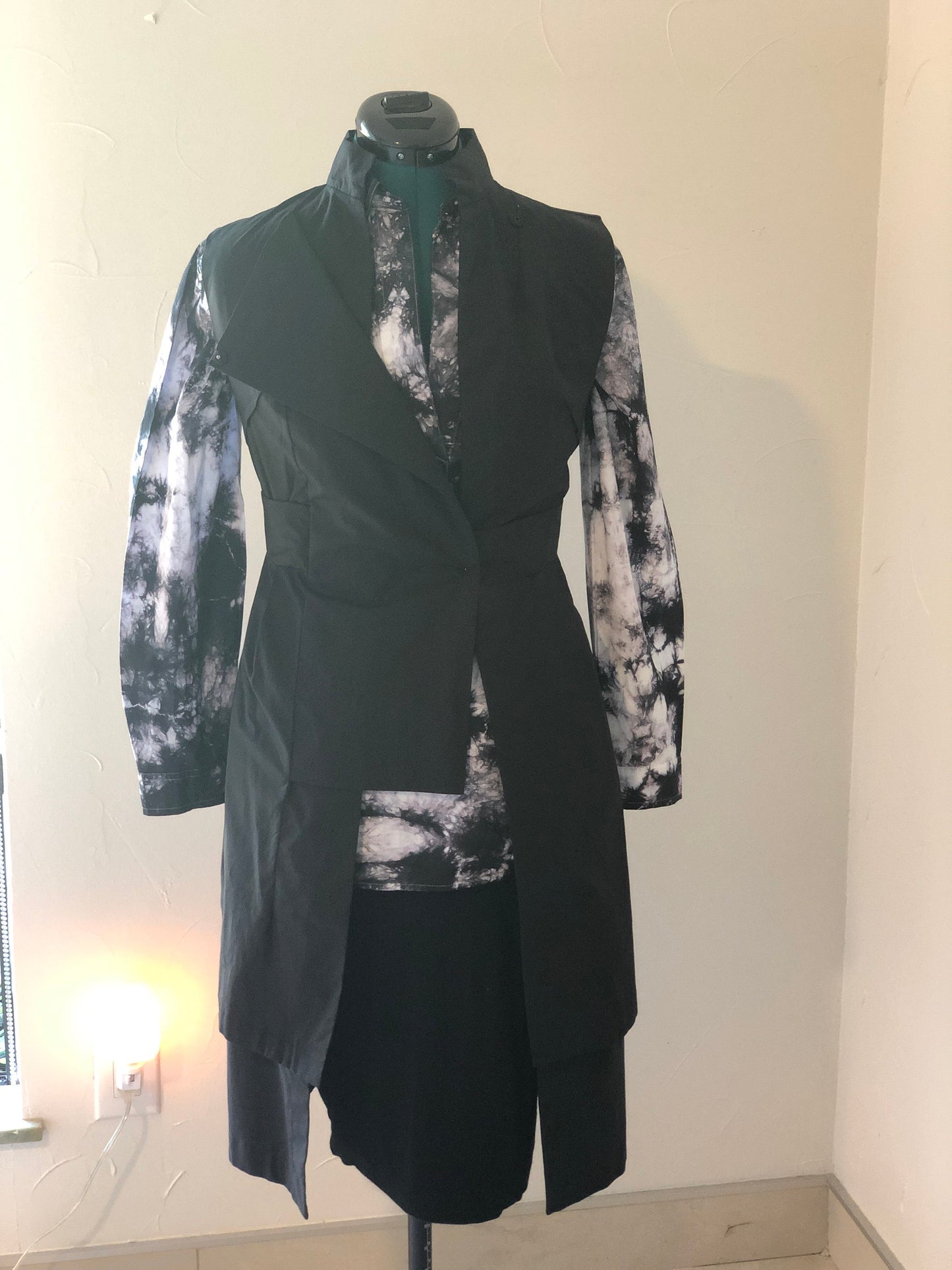 Stunning black and white tie dye pullover high low tunic-Small