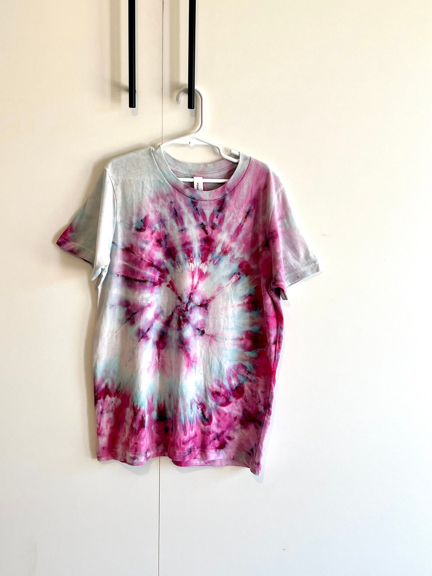 Pink and blue spiral tie dye kids unisex l 14-16