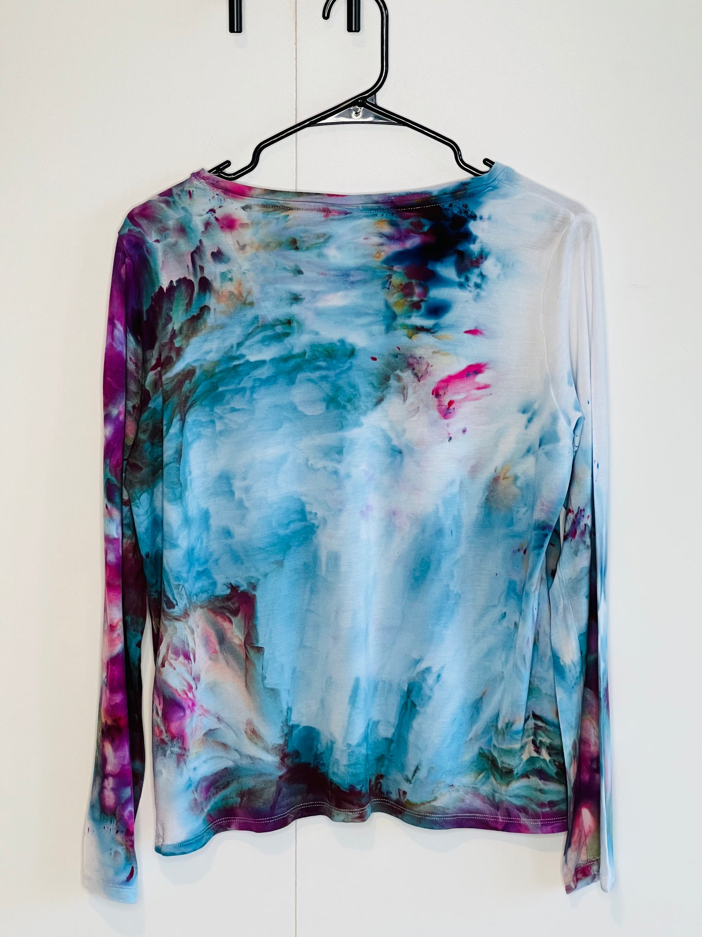 Abstract Fuscia and blue ice dyed long sleeve v- neck shirt. Medium