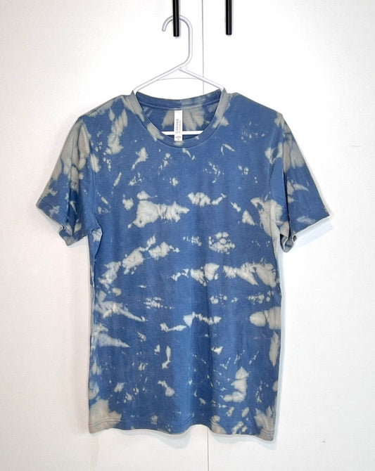 Blue and gray reverse tie dyed Medium unisex t- shirt