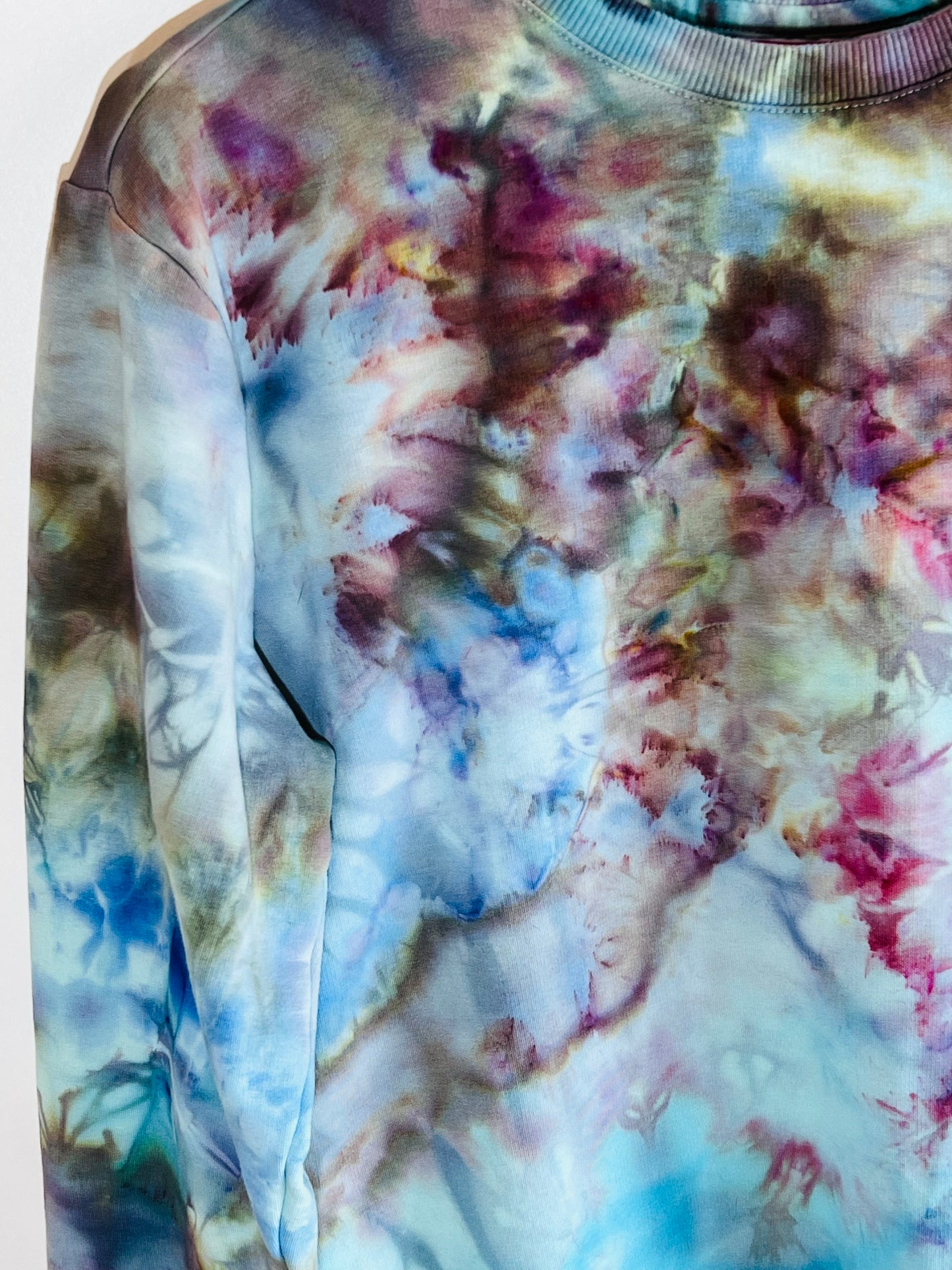 Pastel dream ice dyed sweatshirt with pockets-small