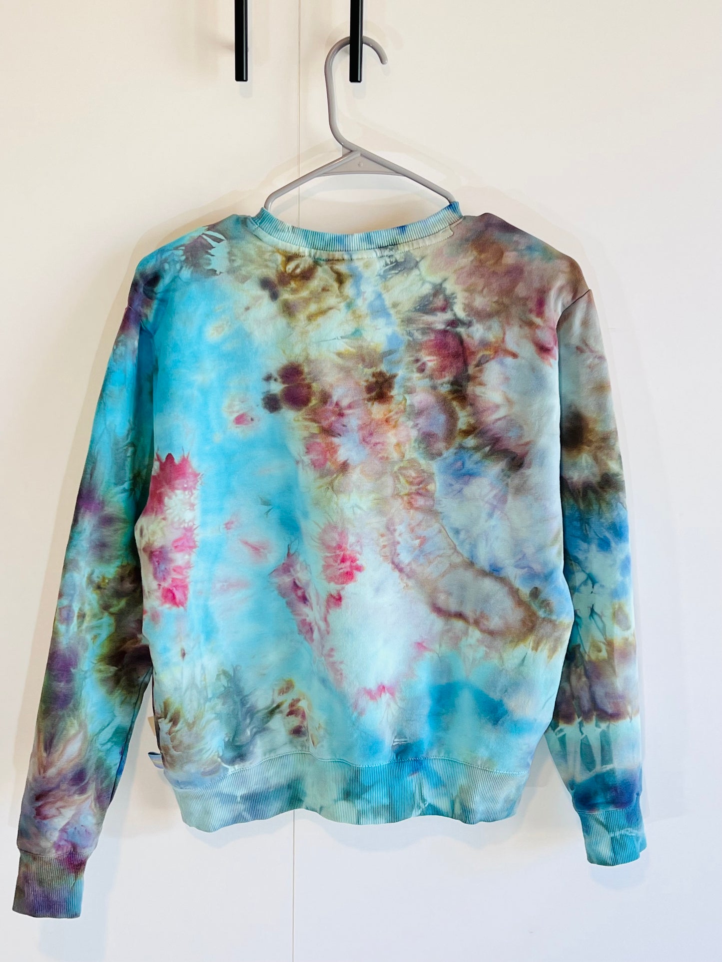 Pastel dream ice dyed sweatshirt with pockets-small