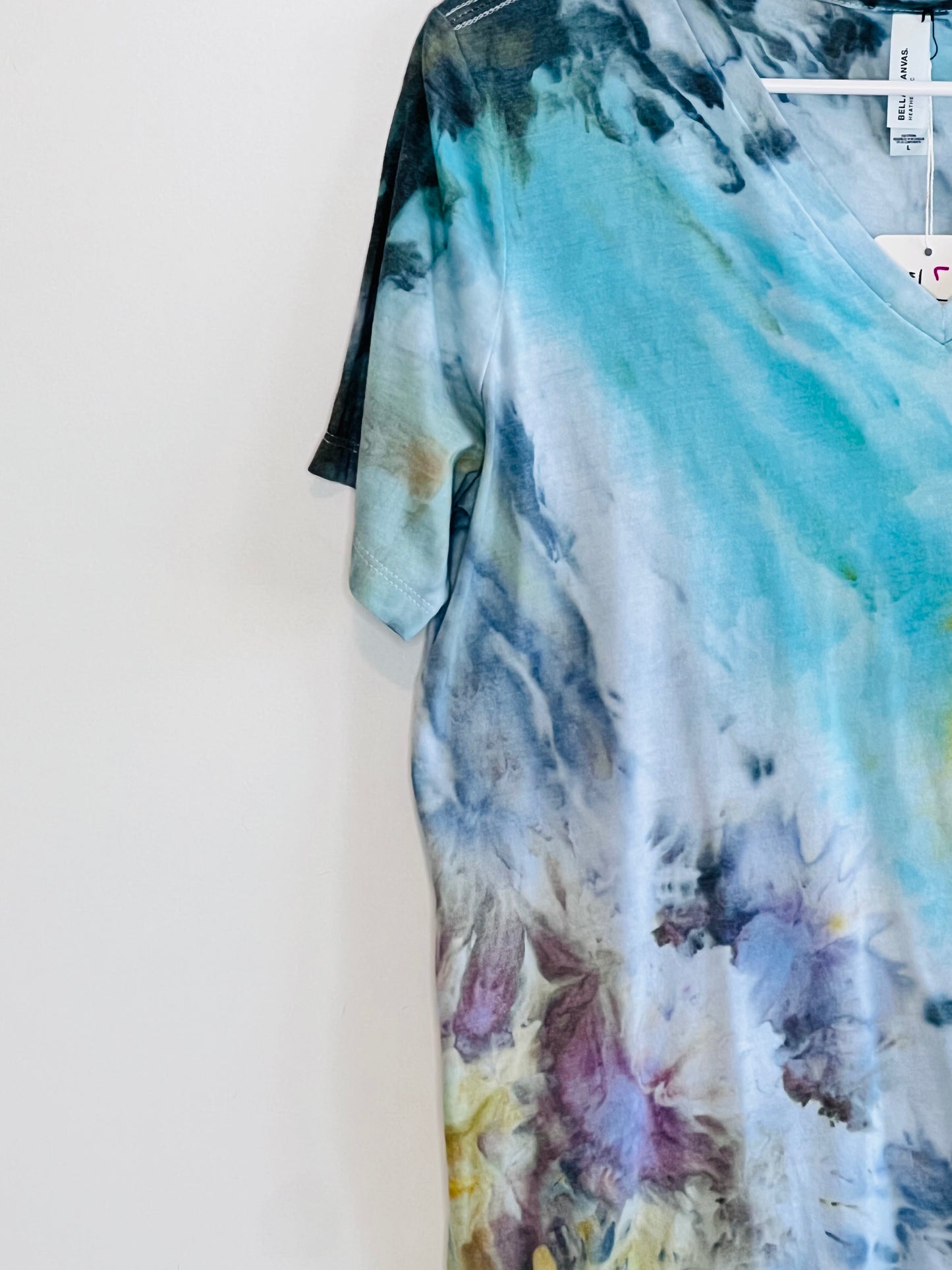 Reimagined peacock abstract ice dyed v-neck t shirt LARGE cotton blend