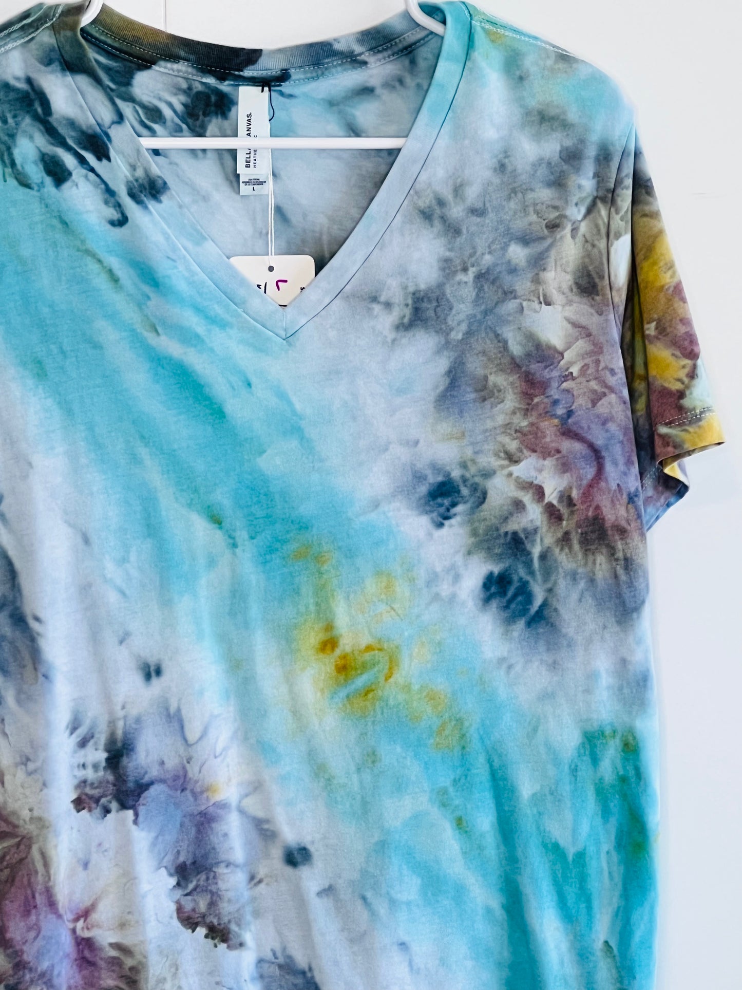 Reimagined peacock abstract ice dyed v-neck t shirt LARGE cotton blend