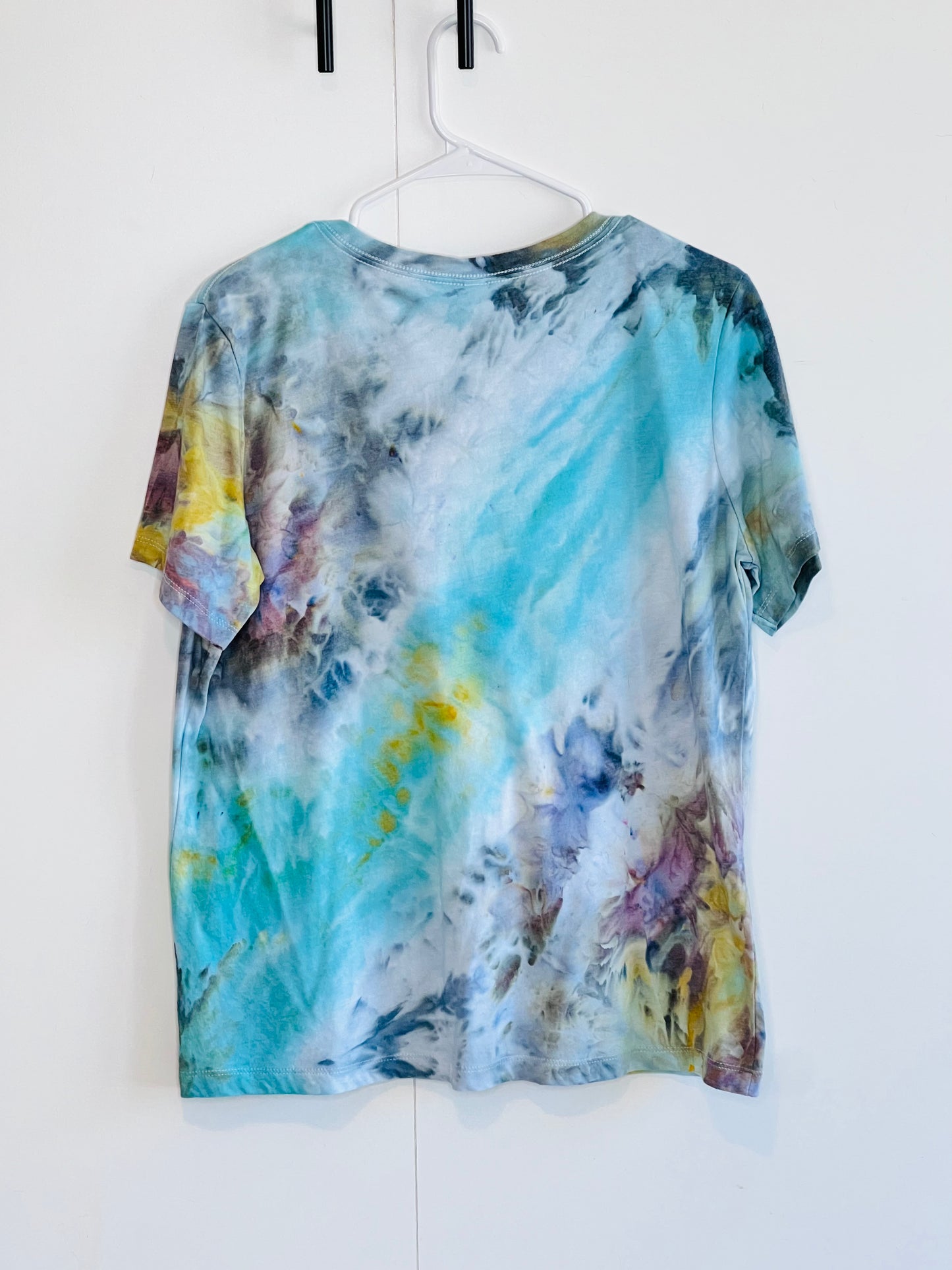 Reimagined peacock abstract ice dyed v-neck t shirt LARGE cotton blend