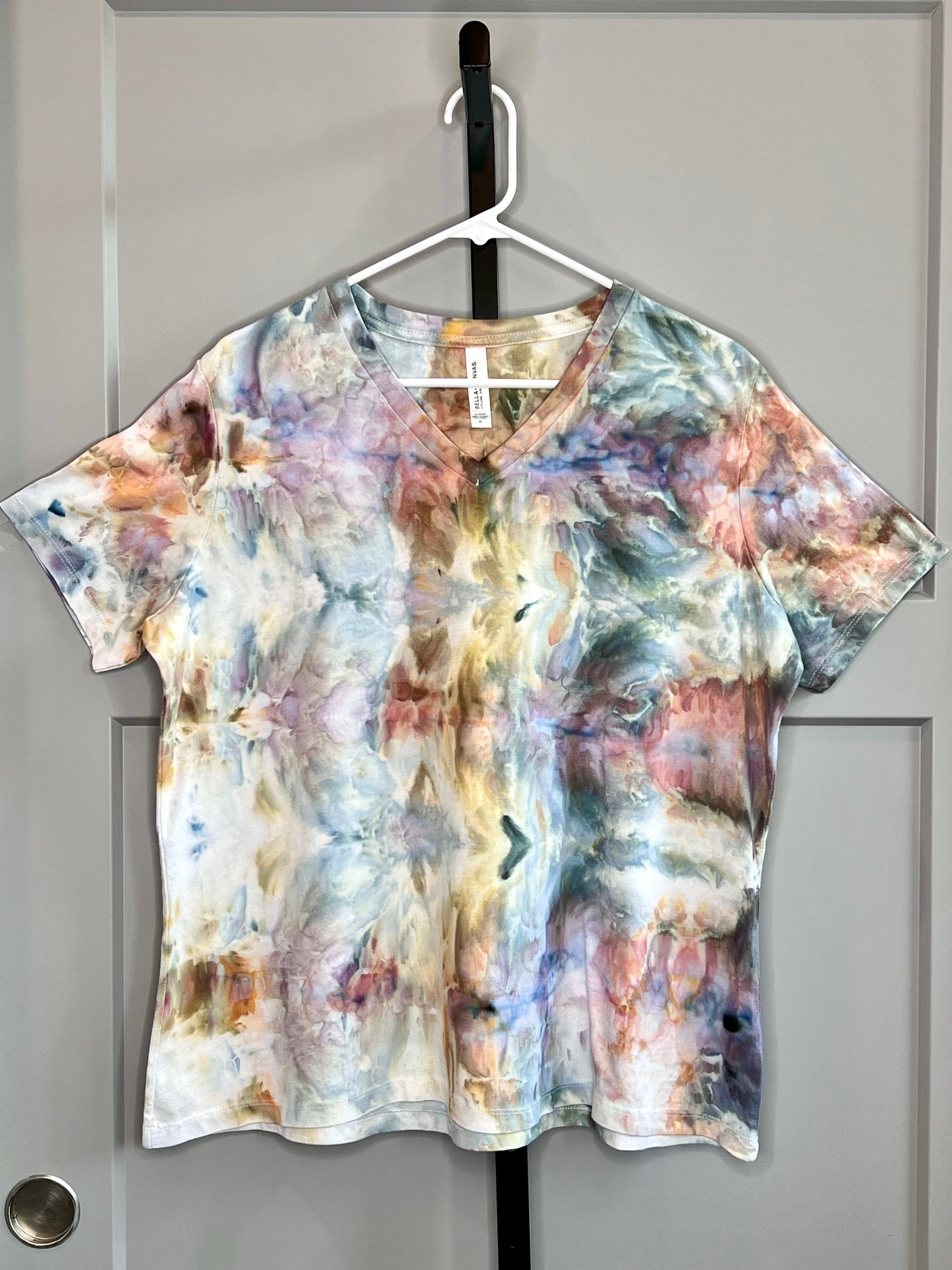 Camel storm ice dyed v- neck t-shirt X-LARGE