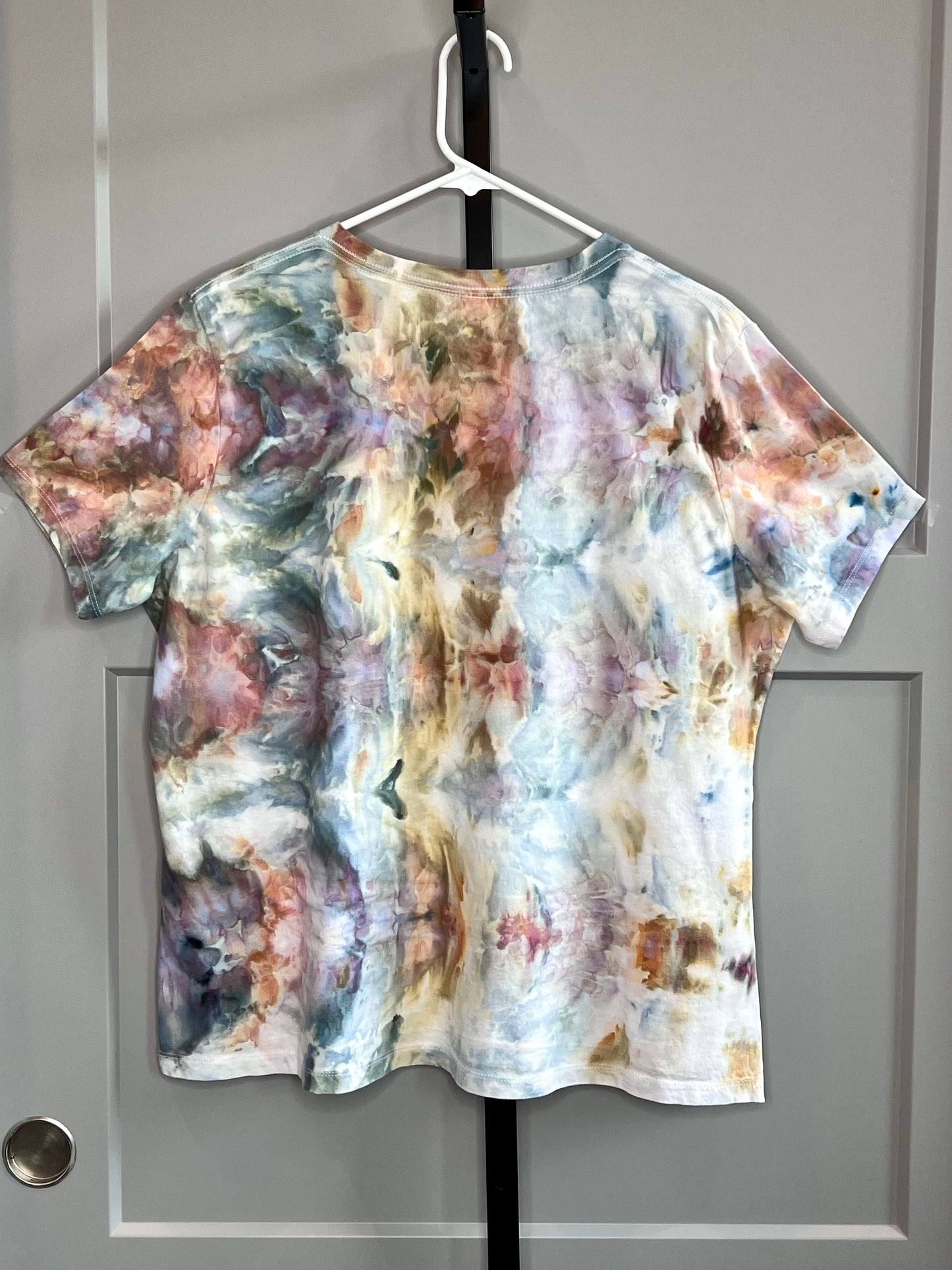 Camel storm ice dyed v- neck t-shirt X-LARGE