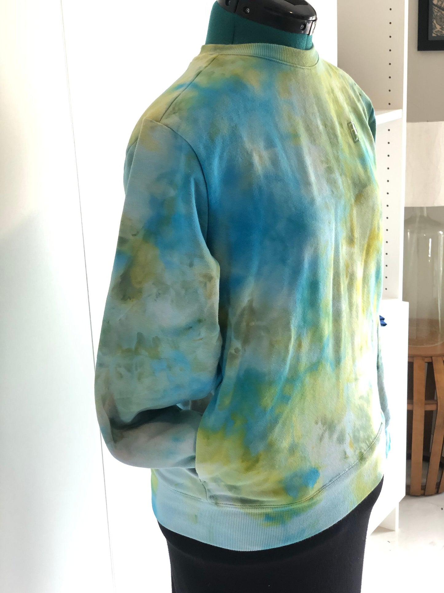 tie dyed sweatshirt with pockets aqua/yellow