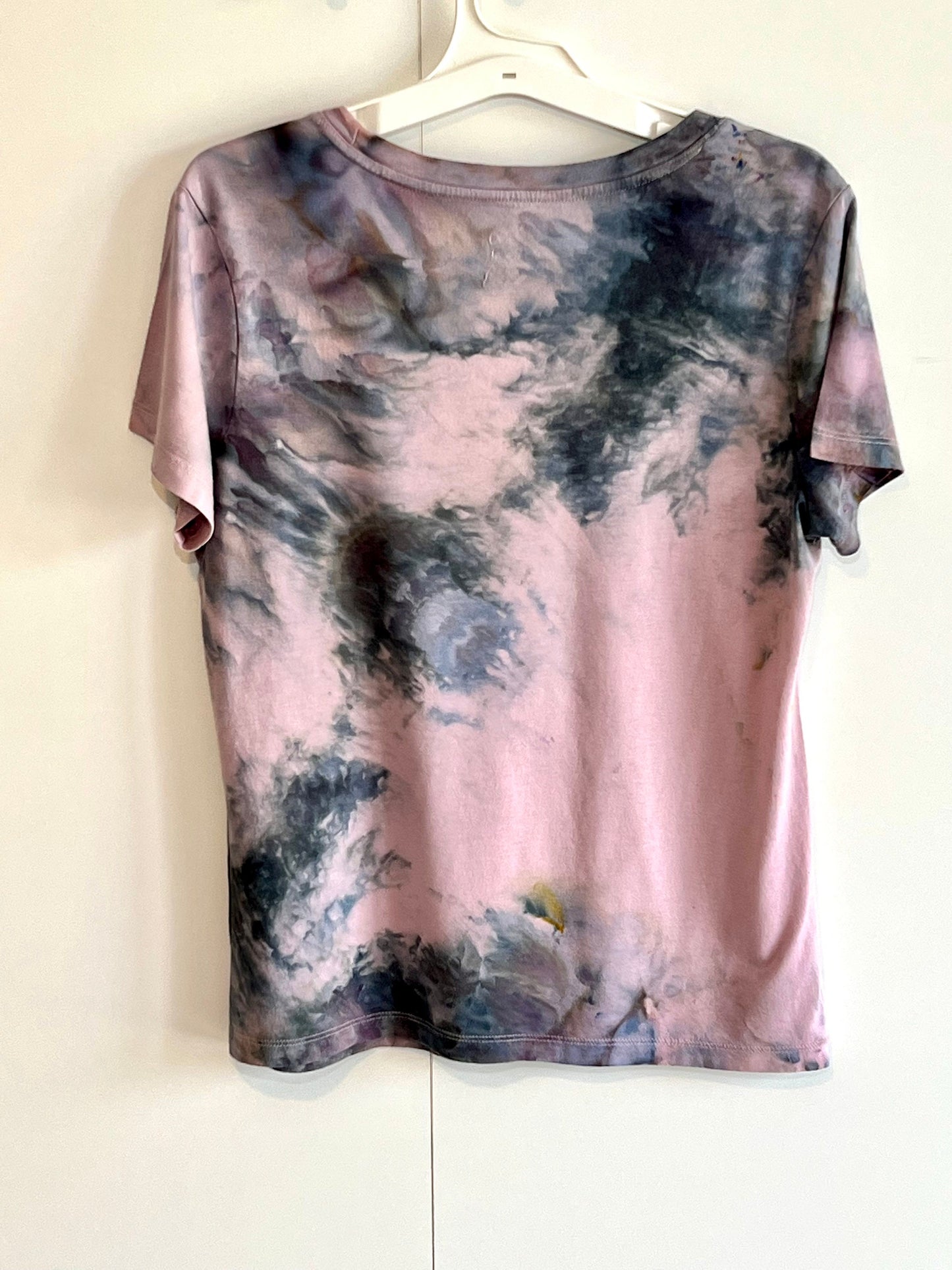 Smokey pink ice dyed t-shirt medium