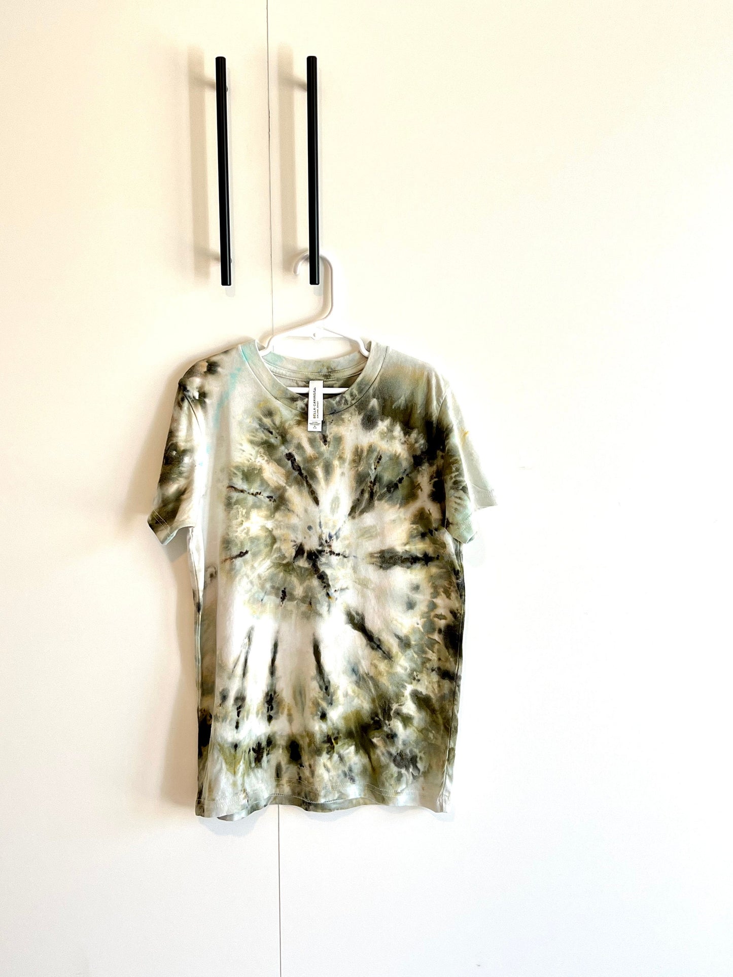 Army Green spiral tie dye kids t-shirt m 10-12