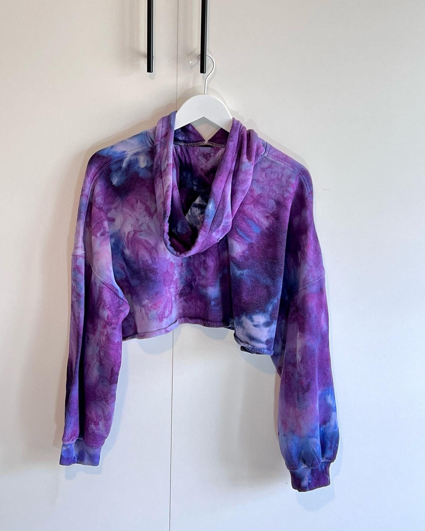 Moody purple cropped ice dyed hoodie- large