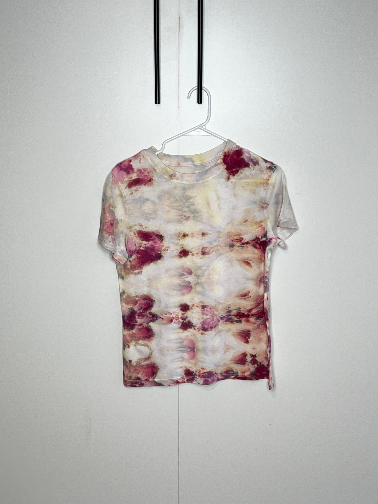 Rose apothecary modal ice dyed geode v-neck t shirt. Small