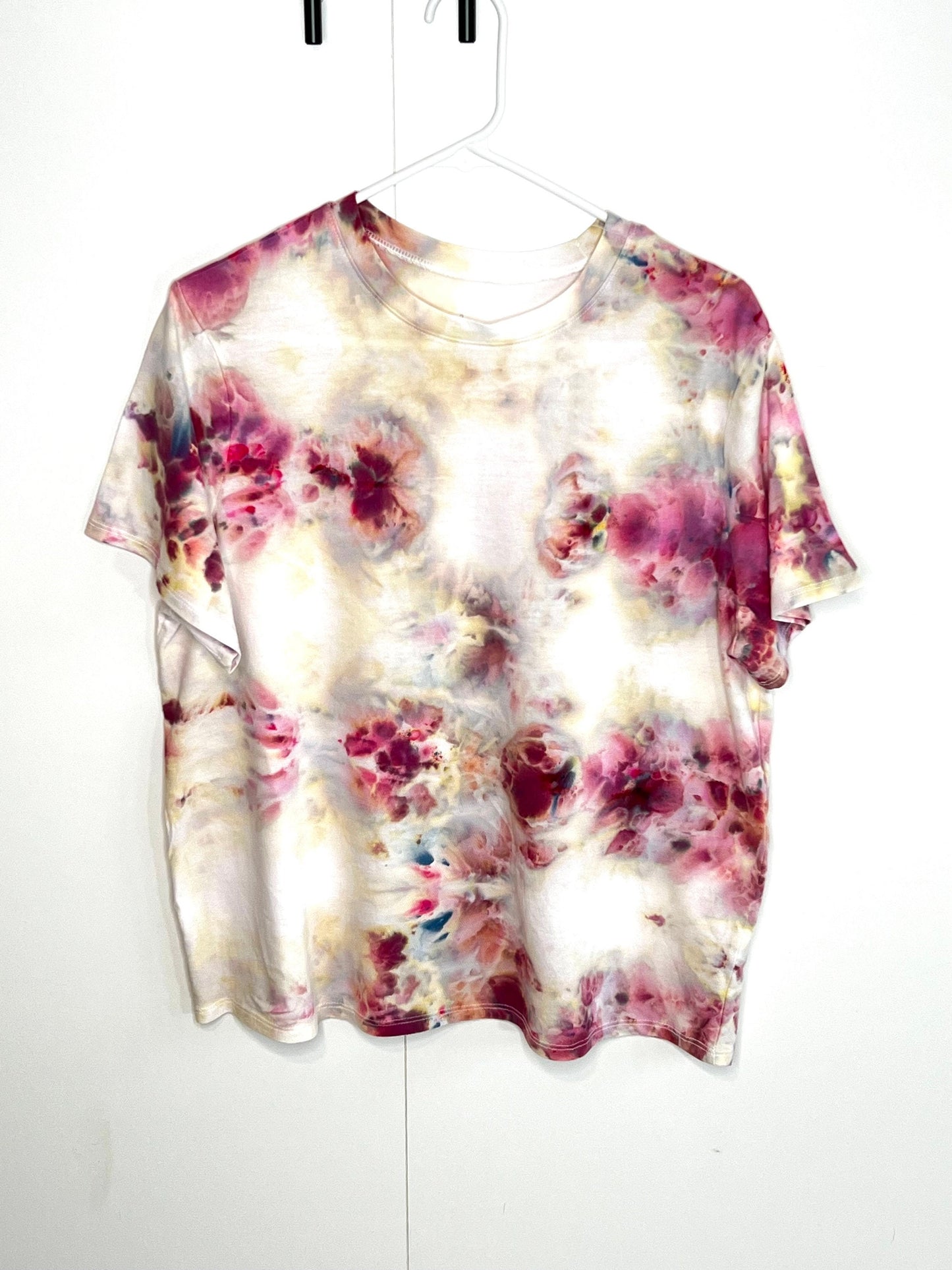 Rose apothecary modal ice dyed geode v-neck t shirt. Small